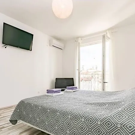 Lux Group Escape Спліт