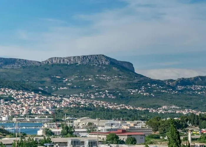 Lux Group Escape Split Split