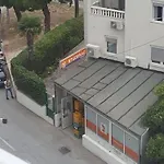 Lux Group Escape Split
