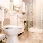 Lux Group Escape Apartment