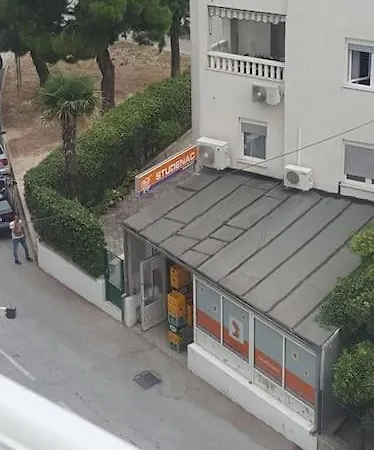 Lux Group Escape Split