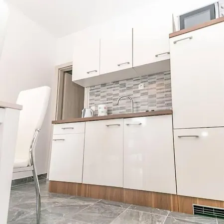 Lux Group Escape * Split