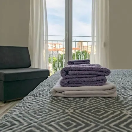 LUX Group Escape Split