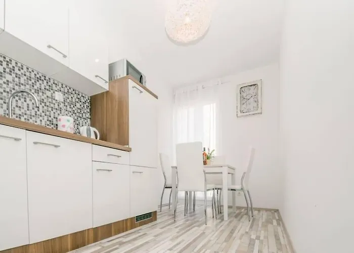 LUX Group Escape Split