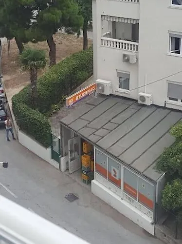 LUX Group Escape Split Split