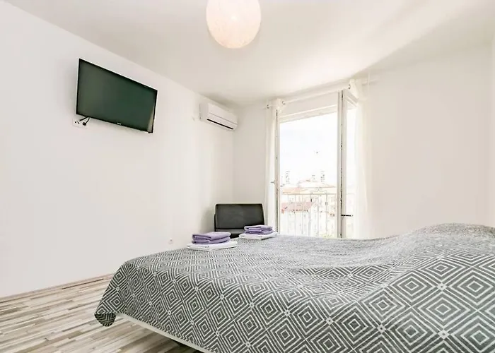 Lux Group Escape Split 스플리트