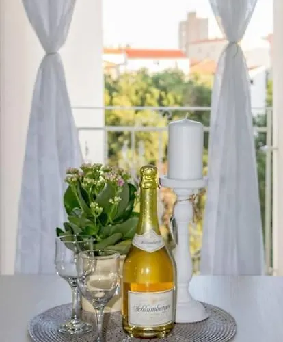 LUX Group Escape Split Split