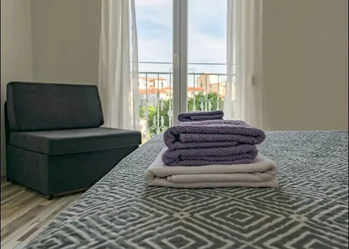 LUX Group Escape Split