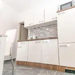 Lux Group Escape * سبليت