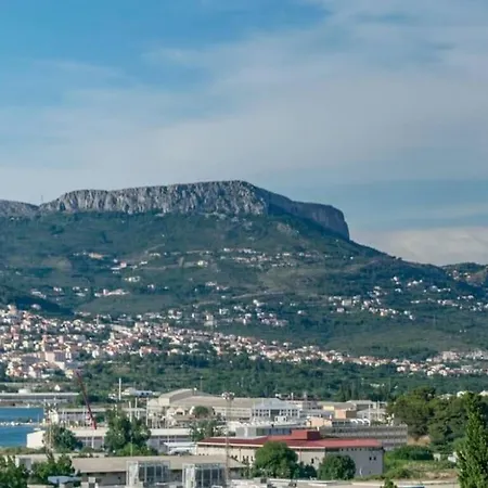 Lux Group Escape Split Split