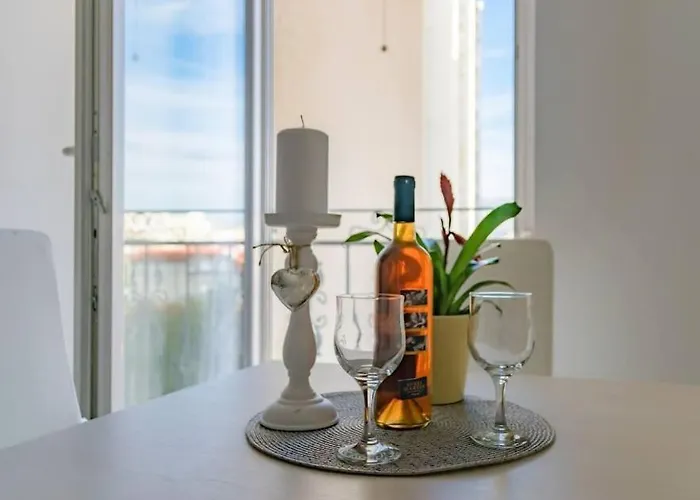 Lux Group Escape Split Apartment